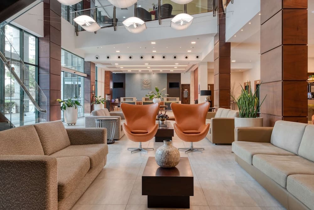 Comfort Suites Vitoria 5