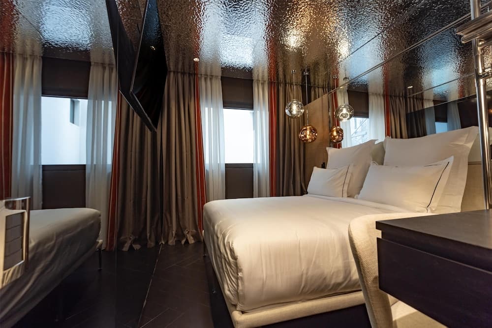 Adia Aluma Athens, Curio Collection By Hilton 5